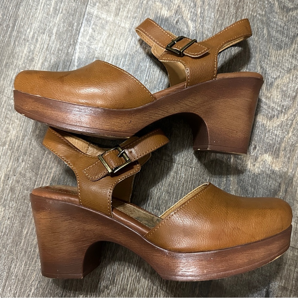 b.o.c. Tan Leather Platform Clog Sandals